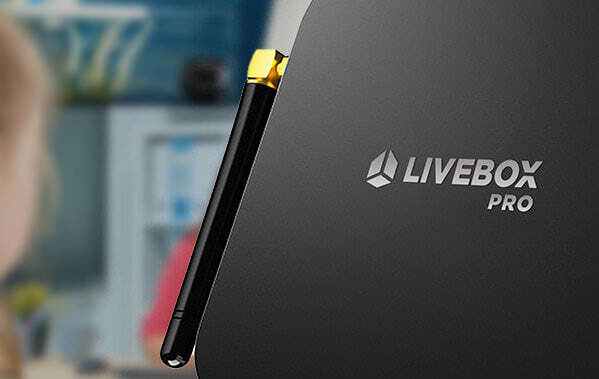 藍眼科技新開發出LiveboxPRO直播機，搭配iCam/iCamPRO超高畫質數位攝影機或是SES錄課直播系統旗艦版，可以做到FullHD超高畫質現場直播，<?echo $teacher ?>上課的影像清晰自然、黑板或白板等書寫版上的字體銳利易辨，就算學生在分校上課也能感受如同上課教室現場般真實。LiveboxPRO直播機的出現主要是為了解決使用iCamLive監看軟體需要安裝在個人電腦(PC)上常發生的不便情形，客戶一直希望能有比電腦更穩定可靠、更容易使用、價格更便宜且不需要維護的設備。LiveboxPRO直播機就是為此誕生，插電後沒幾秒就可直接顯示遠端FullHD超高畫質的即時影像與同步聲音，簡單又好用！如果兩間教室各安裝LiveboxPRO，就可以實現雙向對談互動上課，對比視訊會議設備，畫質同樣是藍光品質，但在花費與使用上的便利性，LiveboxPRO都佔有絕對優勢！LiveboxPRO直播機是專用機設計，連網通電後教室即時影像直接透過HDMI以超高畫質呈現在投影畫面或大電視上。LiveboxPRO直播機的出現為教育單位省下許多人力與費用，並且實現更多有趣的應用。